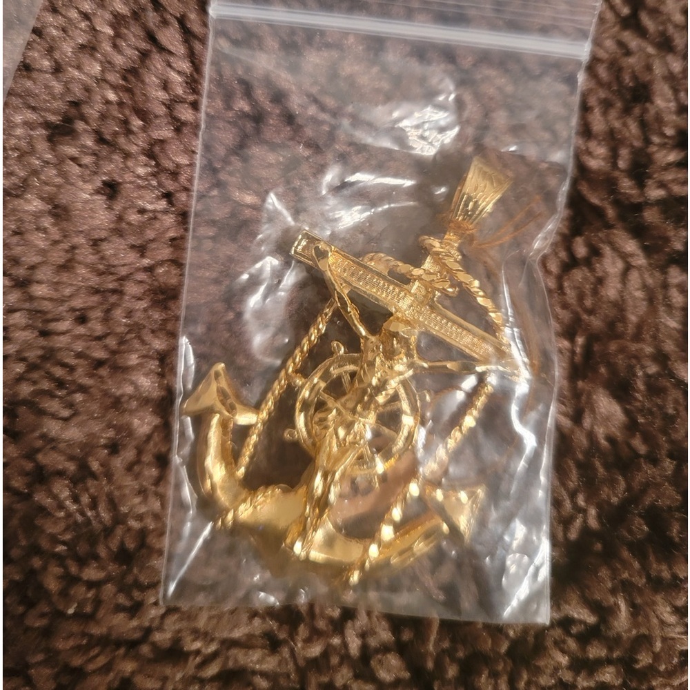 Men’s gold pendant guaranteed